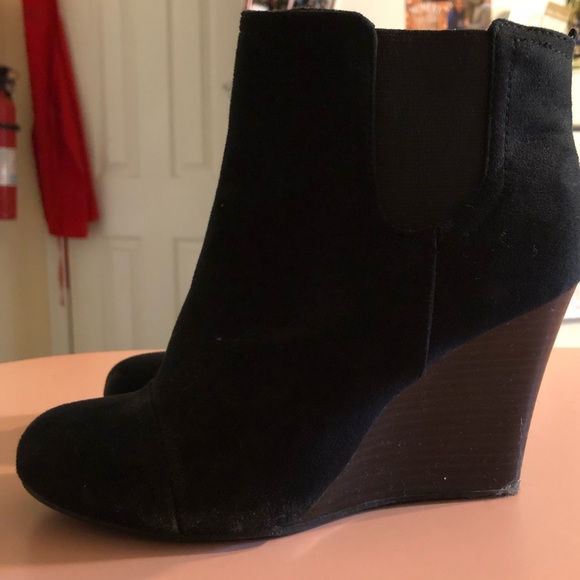 Shoes - Cute black suede ankle booties!
